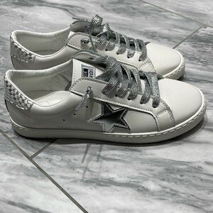 Vintage Havana slip on sneakers size 8. White/Silver Shimmer. Worn twice